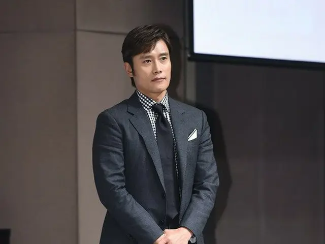 Actor Lee Byung Hun, ”Best Actor Award” received. ”The 36th Korean Film CriticsAssociation Award”