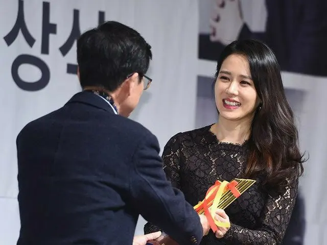 Actress Son Ye Jin, ”Actress starring prize” won. ”The 36th Korean Film CriticsAssociation Award”.