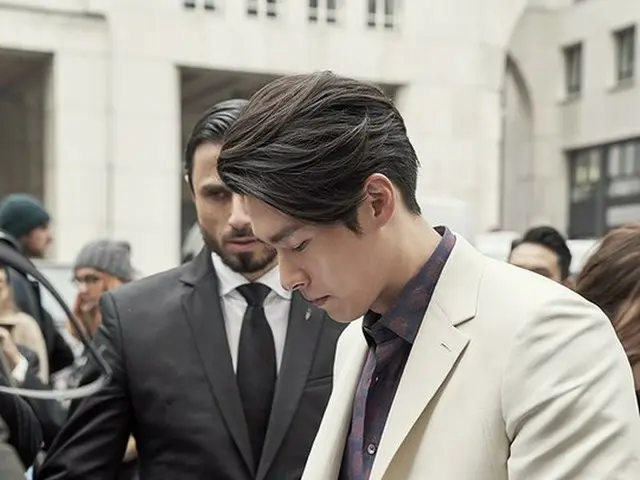Actor HyunBin, released his recent life. Milan Fashion Week - FerragamoCollection.