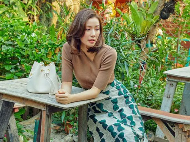 Actress Song Tae Yeon, released pictures. COSMOPOLITAN.