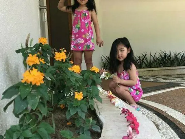SES shoes, the twin daughter 's daughter' s recent status released. Gaze toRajii & Rayur growing.