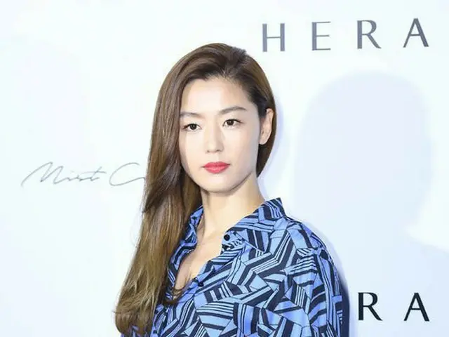 Actress Jeon Ji Hyun, appearing at ”HERA” pop store.