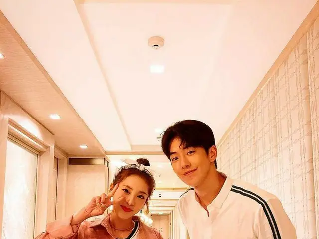 【G Official】 2NE1_ former member DARA, photo with actor Nam Ju Hyuk. In thePhilippines.
