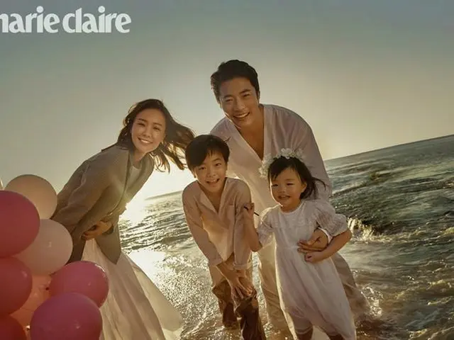 Actor Kwon Sang Woo & actress Song · Tae Yeon, family photo for 10th anniversarycommemoration. ”Mari