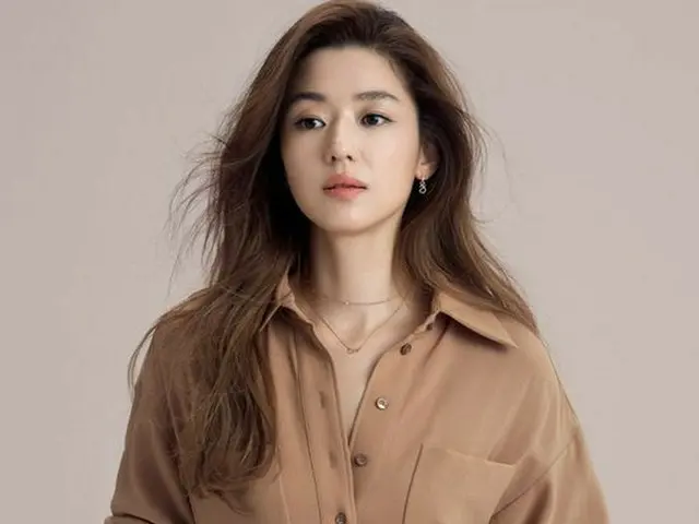 Actress Jun Ji Hyun, released pictures. ELLE.