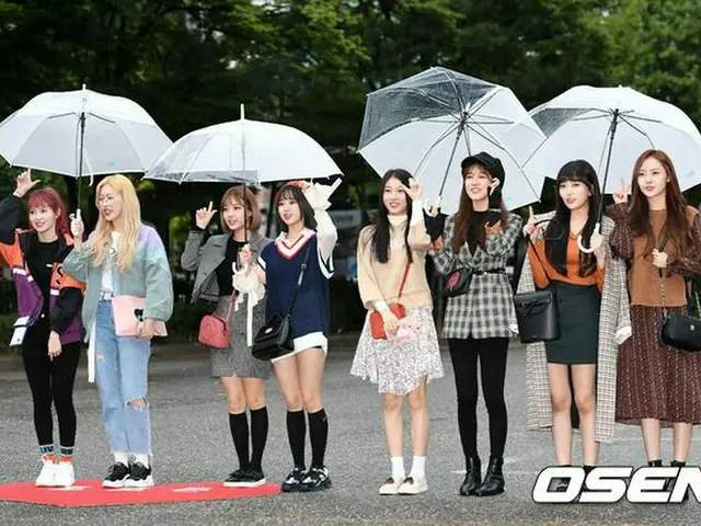 UNI.T, arriving to work Music Program ”Music Bank” rehearsals. On the morning ofthe 5th, Seoul Yeoui