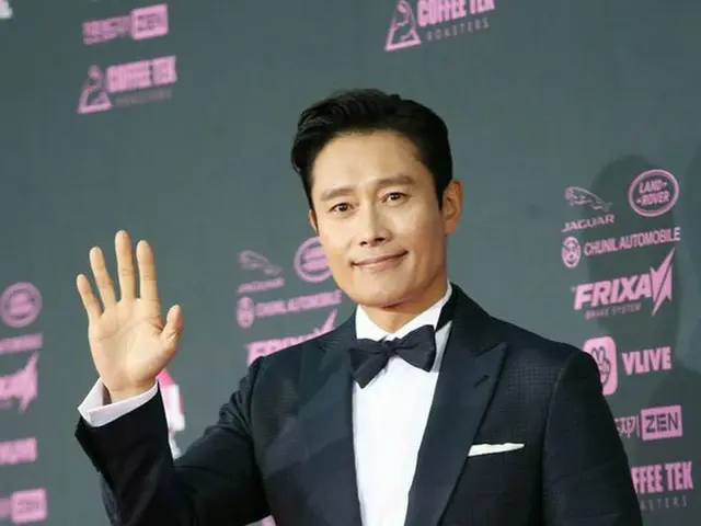 Actor Lee Byung Hun, attended the ”2 nd THE SEOUL AWARDS” red carpet event. Onthe afternoon of 27th,