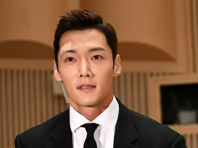 Actor Choi Jin Hyuk, who suffered a serious injury sewing over his eyes,attended the production pres