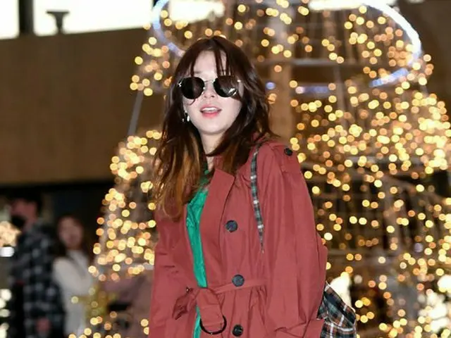 Actress Choi Gang Hee, departure for Japan to appear ”2018 MAMA”. Gimpo Airporton the 11th afternoon