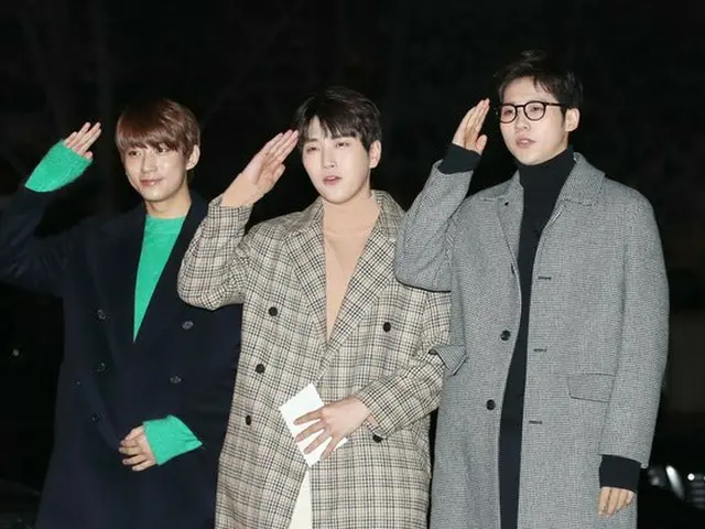 B1A4, ”three man group” arriving to work, music bank.