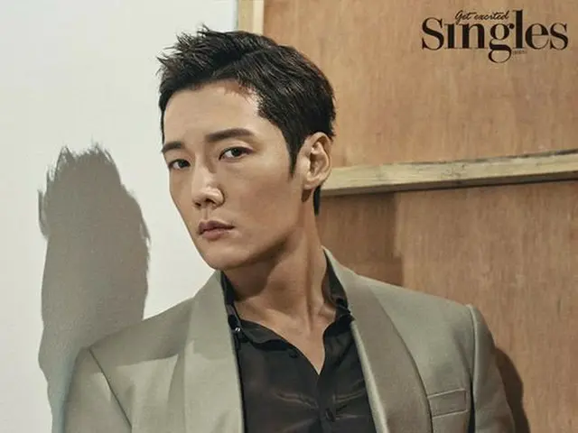 Actor Choi JinHyuk, photos from Singles.