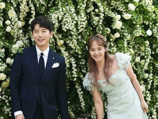 Ki Tae Young-YUJIN (SES) and their daughter Lohi-chan who attended BADA (SES)wedding ceremony.