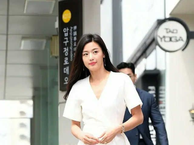 Actress Jun Ji Hyun, attended ”HERA 2017 S / S HUGO & VICTOR Collaboration”collection launch event.