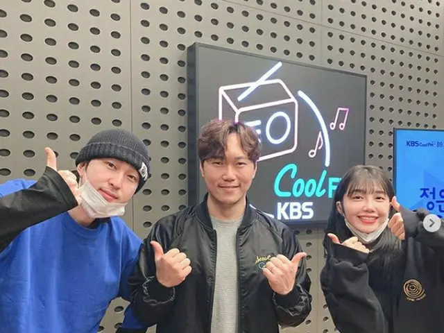 배우 송 진우 일본 유부녀가 일본에서 손을 잡고줍니다 않고 싫어하는지 생각 과거 에피소드를 KBS coolFM "정은지의가요 광장 '에서 밝혀 