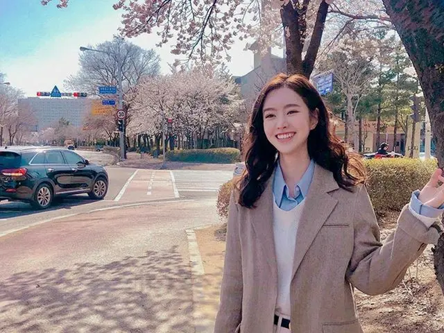 【g公式】女優チン・セヨン、봄인가봄🌸<br><br>#본어게인🌸 #촬영중벚꽃🌸　 