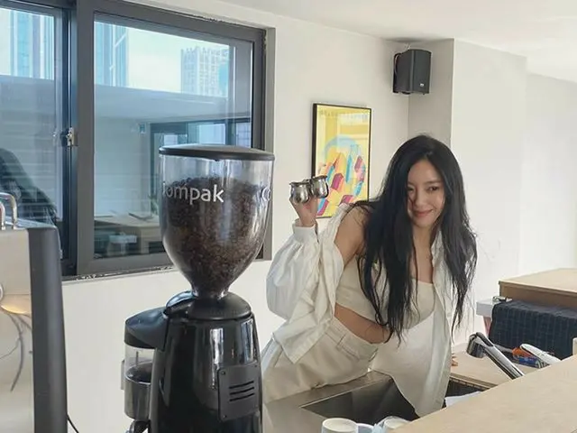 【g公式】T-ARA_ヒョミン、5F Barista ☕️본스튜디오 5층에 오시면 제가 코피를 내려드려요..?  