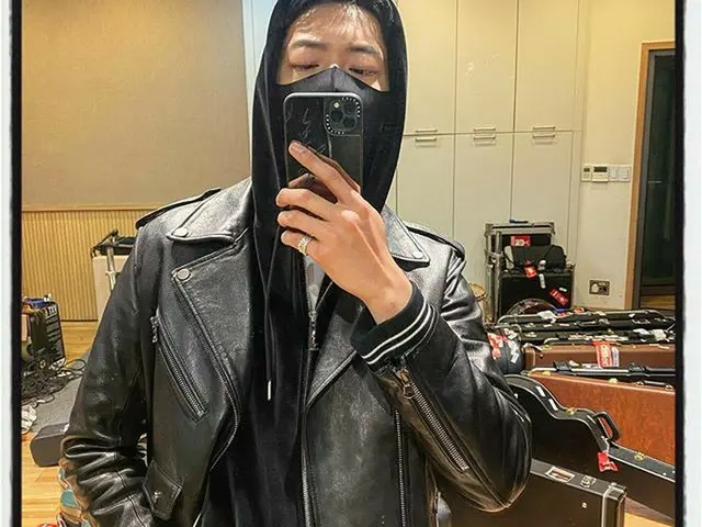 [G 공식】 CNBLUE_ 이정신, 20 : 00 Weibo Live. With mr_kanggun 곧 만나요 🖤  