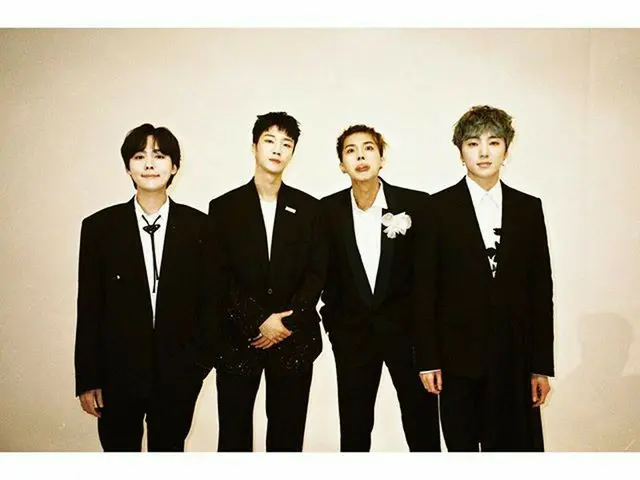 【G公式】WINNER_スンユン、지금 유튜브 원더케이 채널에 가시면 위너의 Remember 라이브영상을 보실 수 있습니다!!💙#WINNER  #