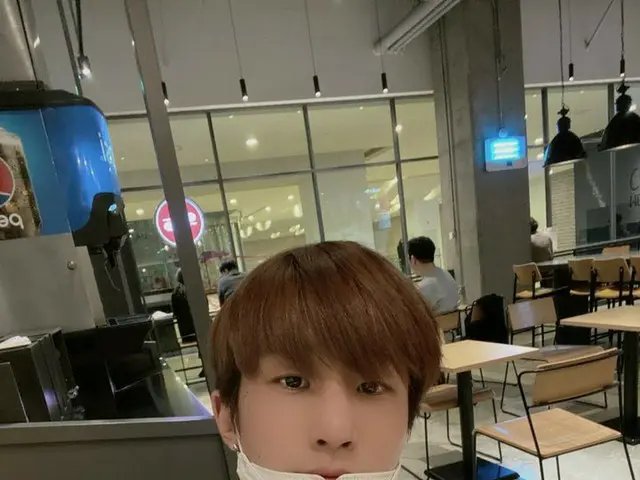 【T公式】ASTRO、여러분 점심 다 드셨나용..??ㅎㅎ 저는 전에 친형이랑 같이 먹은 타코가 다시 또 먹고싶어져서!! 점심을 타코먹을 예정임돠~