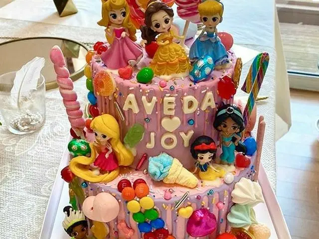【g公式】RED VELVET_ジョイ、세상에서 젤 귀여운 케이크🎂❤️<br><br>울 공듀님덜 크림 묻어서 샤워 시켜줬는데ㅎㅎㅎㅎ avedakr