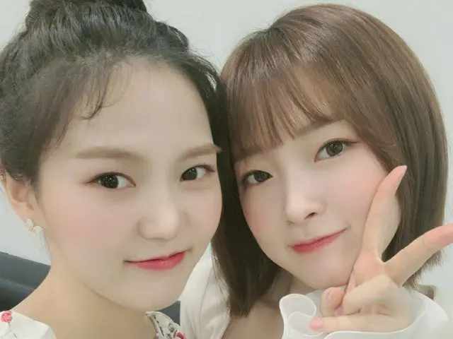 【t公式】OH MY GIRL、[#OHMYAir] 끝나가는 주말이 아쉬운 일요일😢 #효정 #아린 이와 함께하면 행복으로 풀 충전!😆💕 잠시 