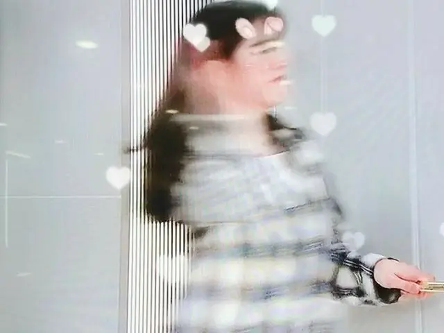 【g公式】「ビョン様夫人」女優イ・ミンジョン、우리 스타일리스트가 모니터를 어플로 찍음 ㅋㅋㅋ 난리치고 나서 토끼귀 ㅋㅋㅋ #성난토끼 #한번다녀왔습니