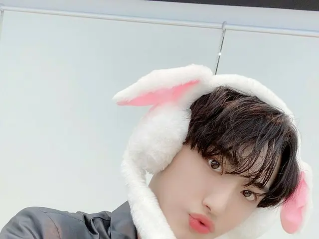 【T公式】ATEEZ、[📷]에이티즈와 함께 하는 고요속의 외침🎧 V LIVE Behind Photo<br>⠀<br>오늘도 에이티즈와 함께해줘서