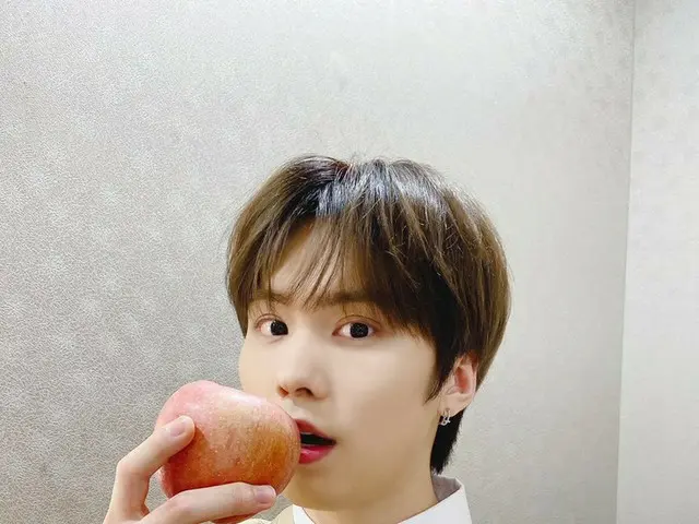 【T公式】ASTRO、아침에는 사과 다들 아시죠~ 😄<br>같이 먹을 사람 손🖐 <br><br>#Tasteoflovekfood #Koreanf