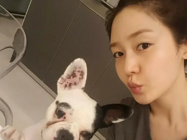 Actress Sung Yu Ri, updated SNS. With pretty dog.