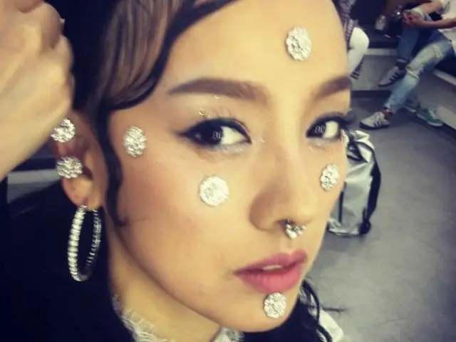 Lee Hyo Ri, Updated SNS. ”White snake”. Digestion perfectly also makeup that istoo unique.