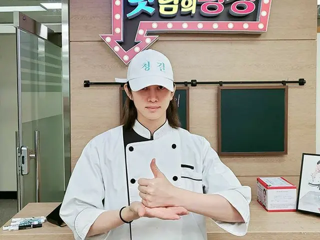 【G公式】SUPER JUNIOR_ヒチョル（Heechul）、코로나19 퇴치에 힘 써주시는 의료진 여러분 감사합니다👨‍⚕️👩‍⚕️<br><br>