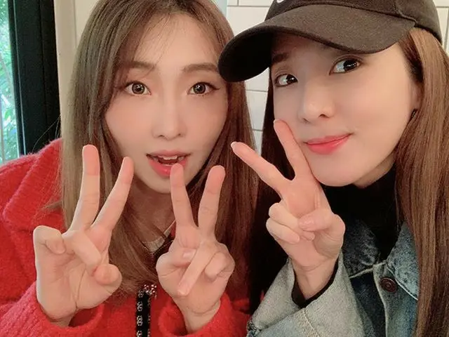【g公式】2NE1_出身 DARA、밍끼랑 수다타임~~~😆😋💕🍝🥙☕️　 