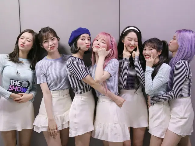 【t公式】OH MY GIRL、[#OhTimes] 200505 더쇼 📸<br><br>더쇼초이스🏆수상을 한 오마이걸 <br>축하합니다🎉<br>