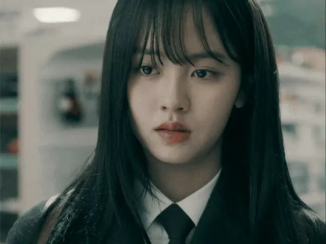 "표정만으로 그림이되는 순간 '가 한국에서 화제. .  ● 배우 김소현의 경우