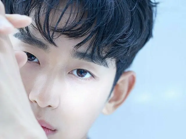 Actor #Kim Soo Hyun, Hot Topic's profile photo published on SNS. ● Another whiteversion. .. ..