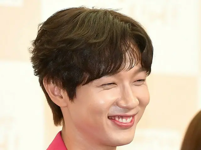 배우 지현우 새 드라마 '연애 귀찮아하지만 외로운 건 싫어!'의 제작 발표회에 참석했다. .