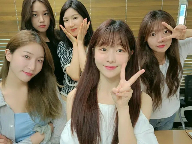 【t公式】LABOUM、[#라붐] HAPPY LABOUM DAY❣<br>라떼들! 잠시 후 4시30분부터 V LIVE로 6주년 축하파티 함께 해요�