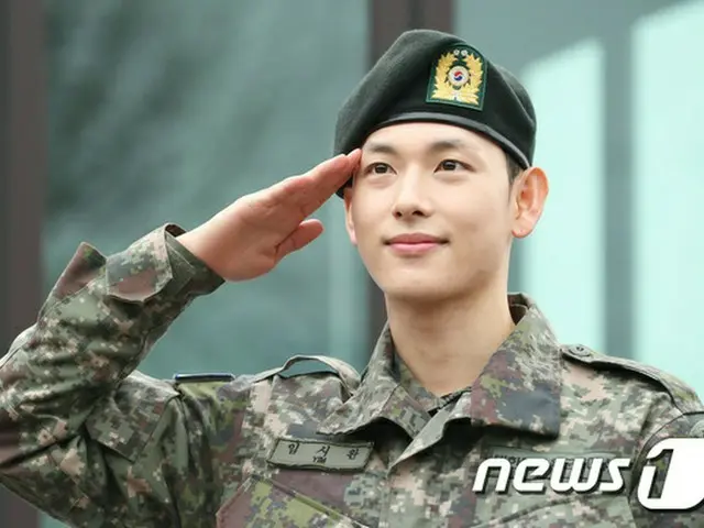 임시완 (ZE : A), 키타가와 케이코 등 출연의 영화 '스마트 폰을 떨어 뿐인데'의 리메이크 될 영화 '스마트 폰'에 출연을 검토 중이다. 