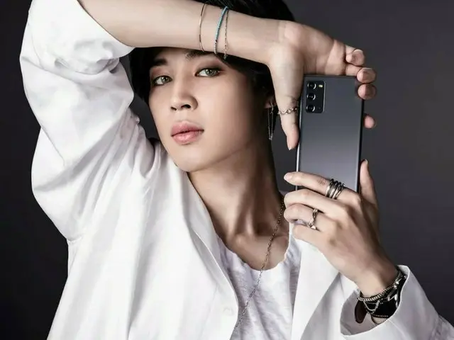 #BTS (방탄 소년단) 새로운 CM 사진이 한국에서 화제. .  ● SAMSUNG 스마트 폰 "GALAXY NOTE 20 '