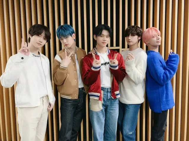 10 월은 K-POP 컴백과 데뷔 대전. .  ● 2 일 #BLACKPINK 26 일 #TWICE과 #TXT 사이에  5 일 #WEi  7 일 