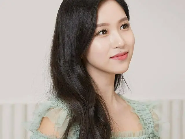 #TWICE 브랜드 'Estee Lauder "CM 화보가 한국에서 화제.