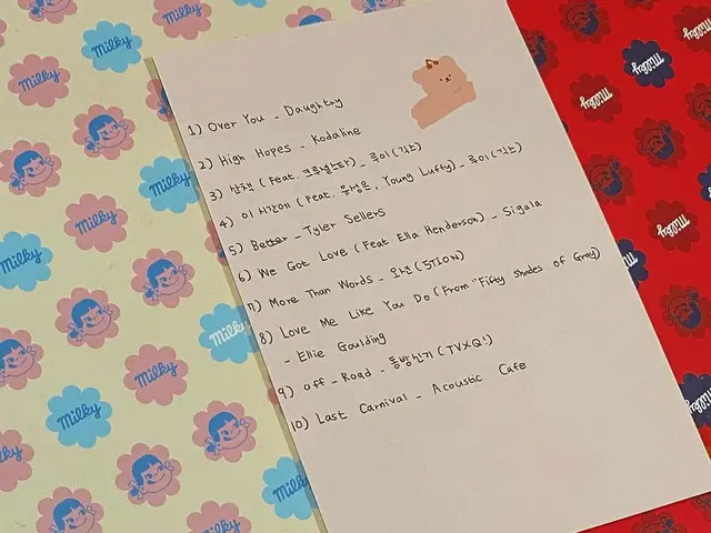 【t公式】체리블릿、[#유주 #YUJU] 노래 좋아요 ㅎㅎ<br>두고가요🤫✍️<br><br>#CherryBullet #체리블렛