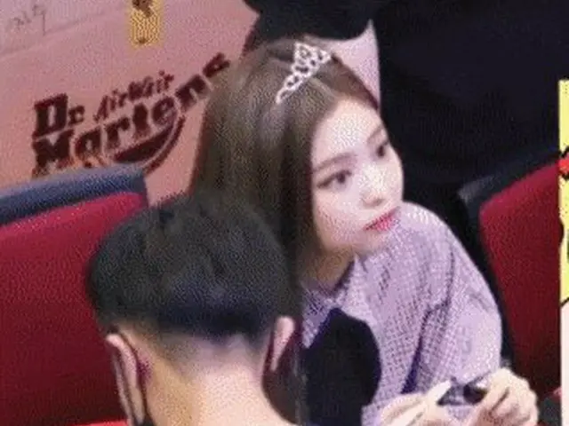 #BlackPink '전설의 순간'이 왜 이제 와서 한국에서 화제.  ● 팬 사인회에 온 학생 팬  ● "몇 학년?"  ● "고등학교 3 학년?