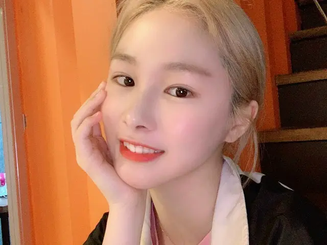 【t公式】에버글로우、[#미아] 포에버! 오늘 븨앱 어땠는가?!!<br>미아의 짧은 노래자랑 시간ㅎㅎㅎ<br>담에 또 기대해여! 언제 찾아올지 몰