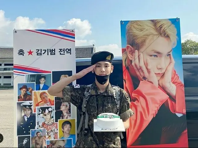 "SHINee"키 제대 사진을 공개했다. .