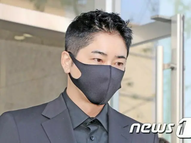 "성폭행 혐의"_ 배우 강지환, 3 심 판결 언도 날짜를 10/15에서 11/5 연기에. . ● 유력 정치인도 아닌데 8 일 전에 기일이 연기되