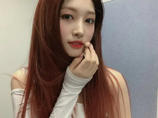 【t公式】에버글로우、[#시현] 오늘 의상 좋아여 헤헤헤 내 사랑 생머리❤