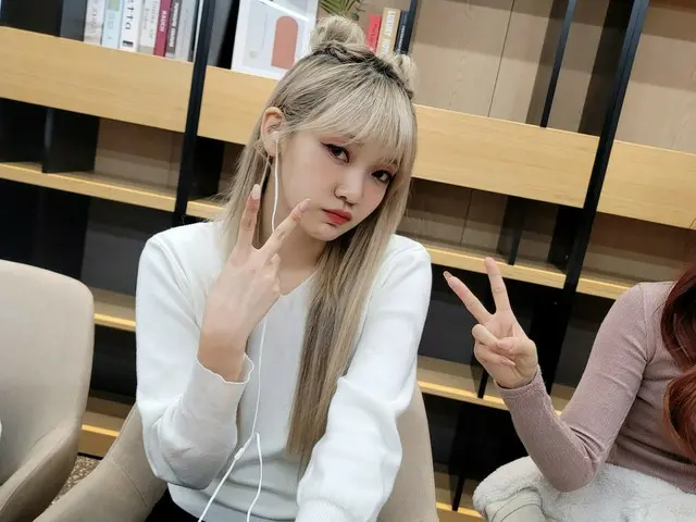 【t公式】에버글로우、[#온다] 포에버 모행♡3♡ 잠깐 또 와따!!! 이 손은 누구 손일까요 ><?? 😆✌🏻