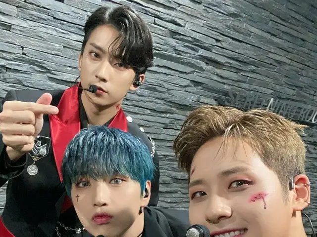 【JT公式】비원에이포、RT _비원에이포OFFICIAL: [#비원에이포Story] 201029 엠카운트다운 📸<br><br>뱀파이어 영화에서 '
