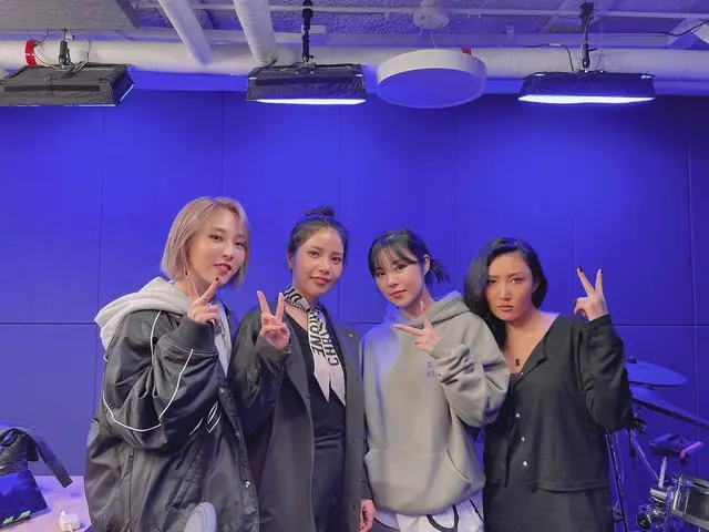 【t公式】마마무、[#마마무]<br><br>햄벤걸스에 마마무 완전체 출격🤙🏻<br><br>우리 무무 여러분 잠시 후 10시,<br>네이버 나우
